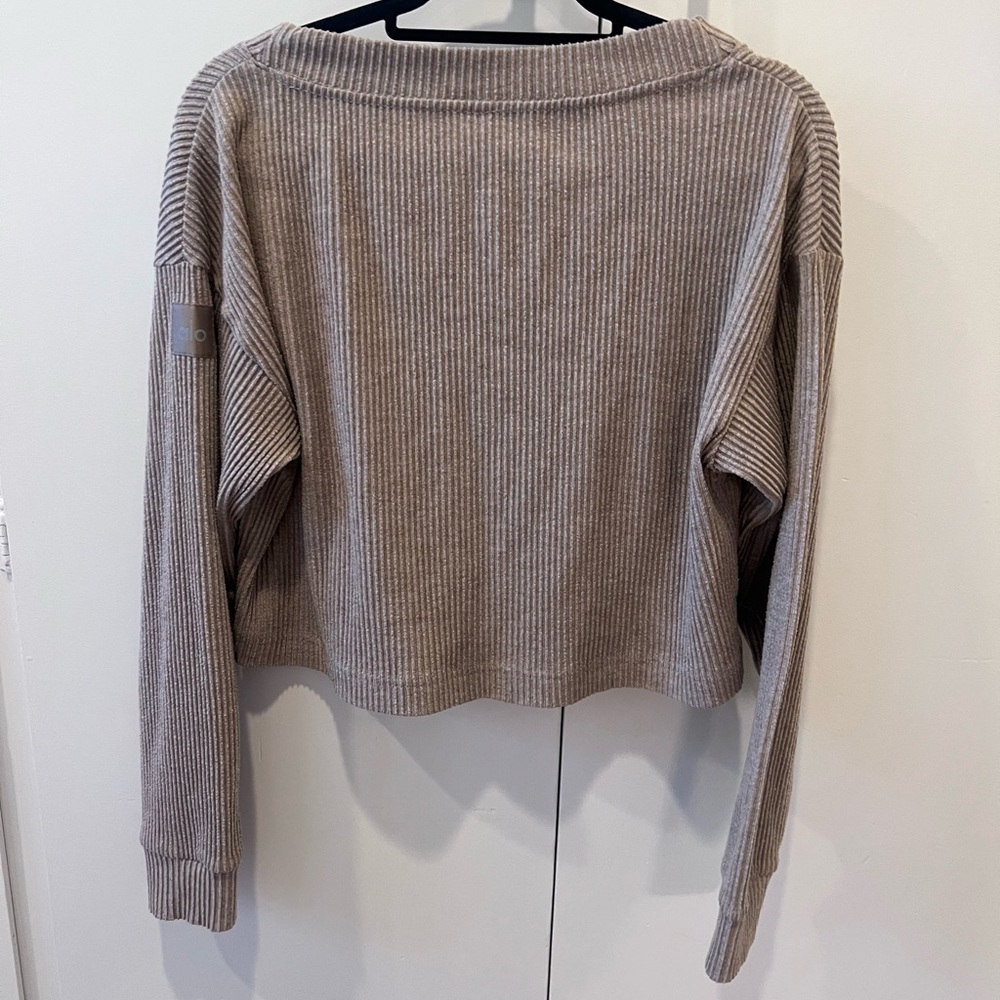 Alo Yoga Muse Ribbed V Neck Pullover & Jogger Set - Picture 3 of 12